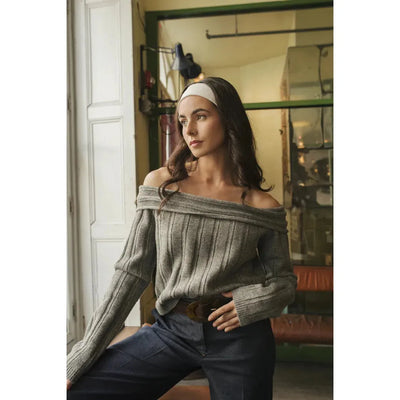 Off-shoulder textured pull